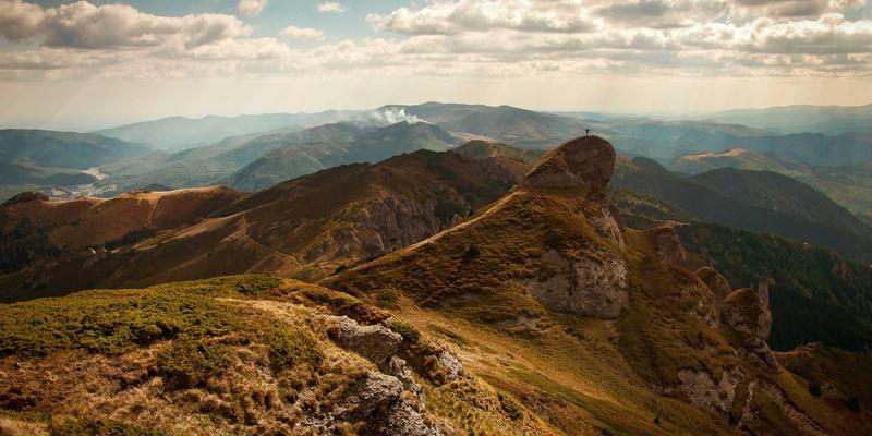 从经验流失到智慧传承:知识管理系统如何将个体智慧转化为组织战略资产